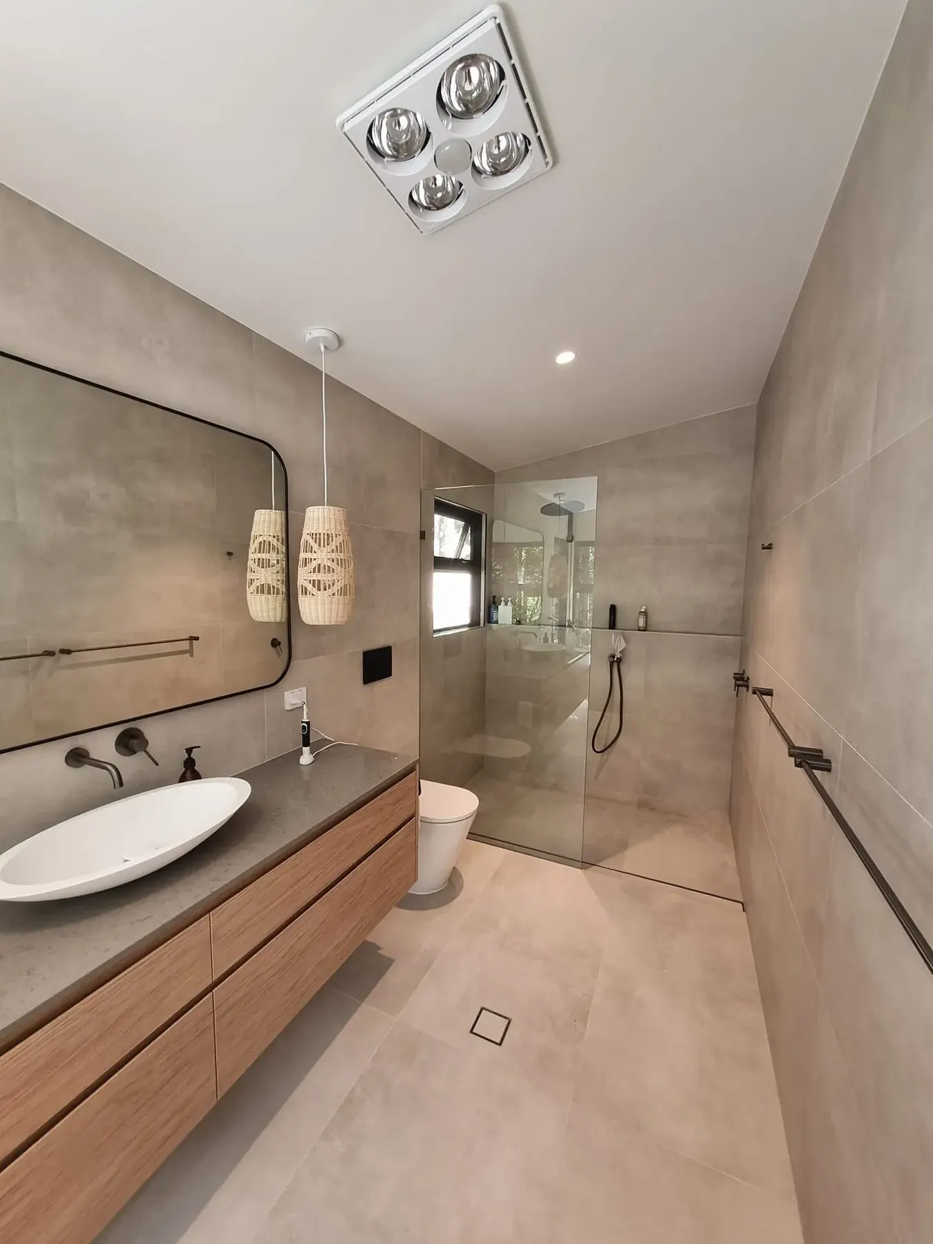 Frameless shower screen, Gold Coast