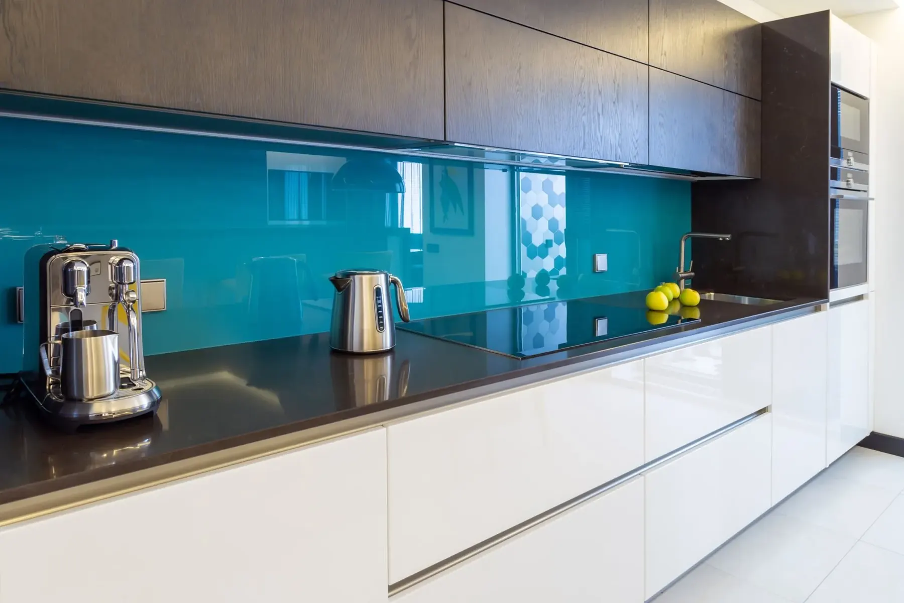 Glass splashback, Gold Coast kitchen