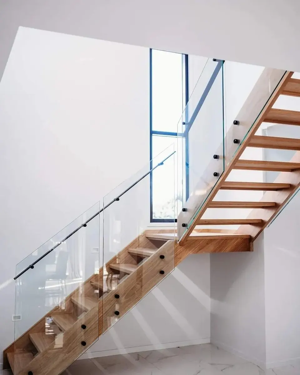 Semi-frameless glass balustrade