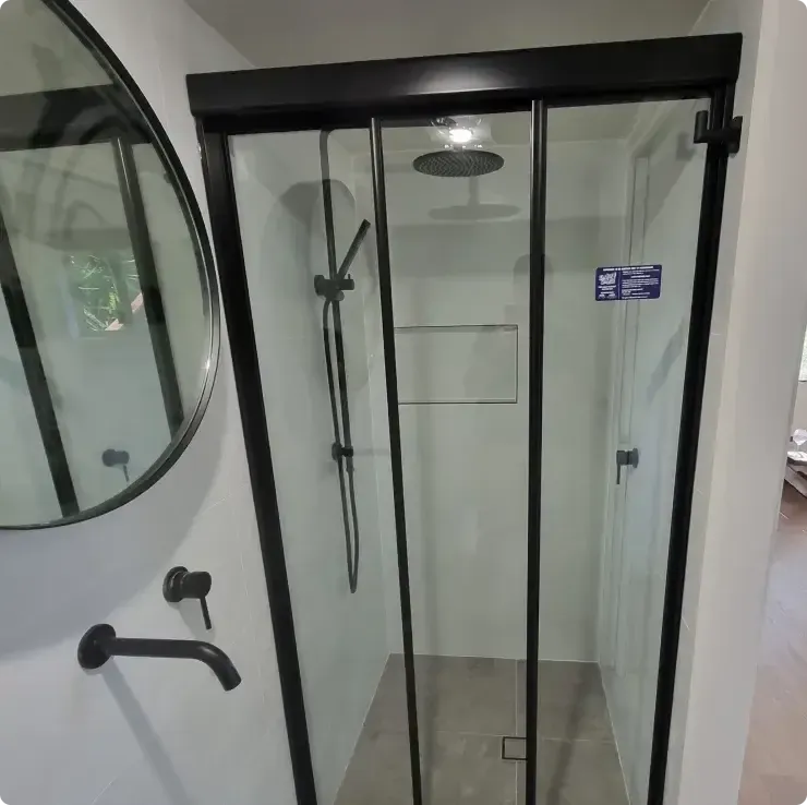 Fully framed shower screen