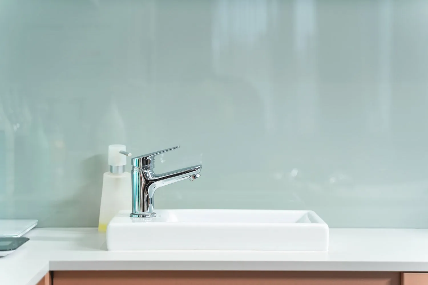 Mirror splashback